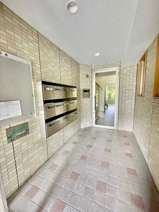 物件外観写真4　(エントランス部分)