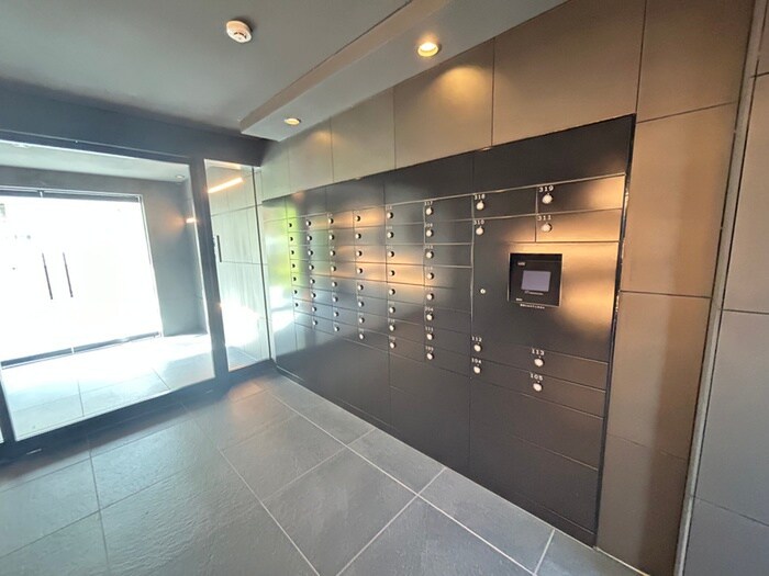 物件外観写真4　(エントランス部分)