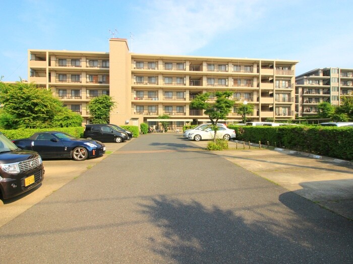 物件外観写真3　(駐車場)