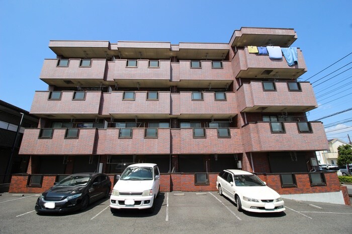 物件外観写真2　(駐車場)