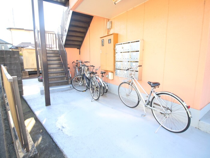 物件外観写真5　(エントランス部分)