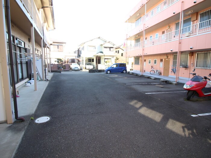 物件外観写真6　(駐車場)