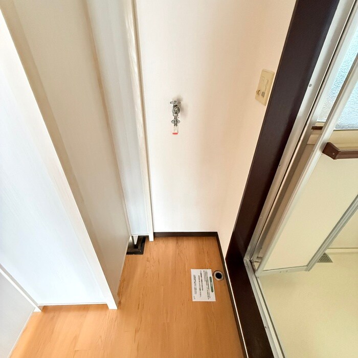 物件内観写真10　(洗濯機置場)