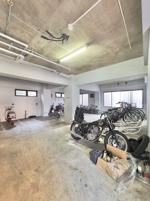 物件外観写真3　(駐輪場)