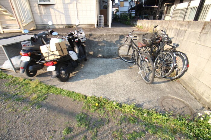 物件外観写真4　(駐輪場)