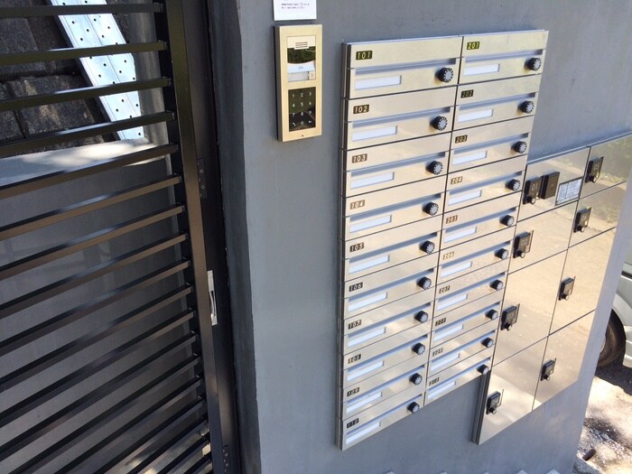 物件外観写真3　(エントランス部分)