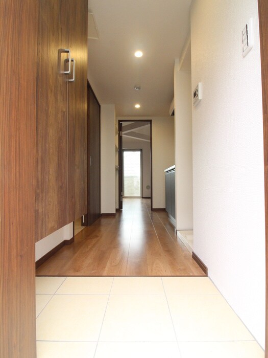 物件内観写真16　(玄関)