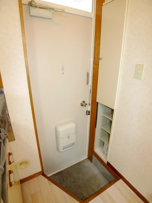 物件内観写真10　(玄関)