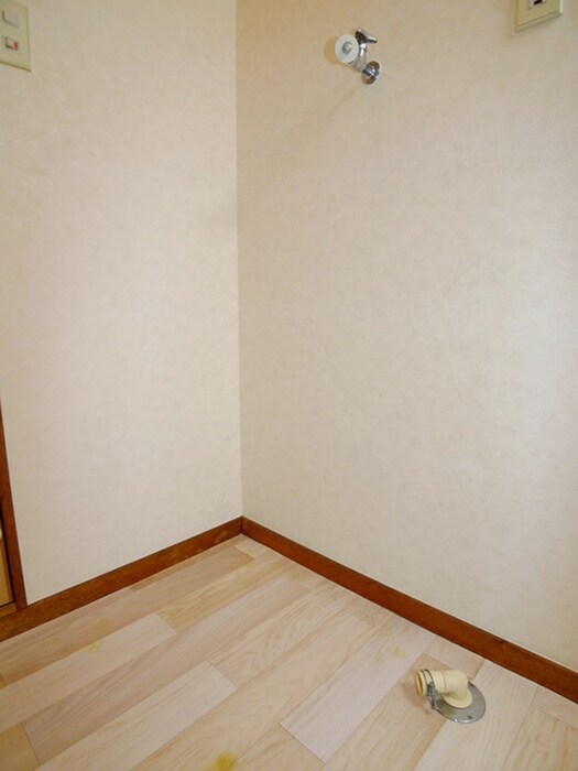 物件内観写真11　(洗濯機置場)