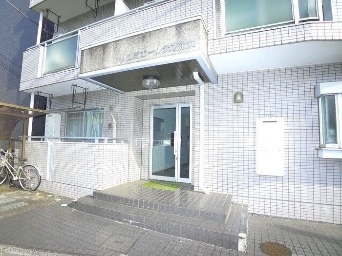 物件外観写真2　(エントランス部分)