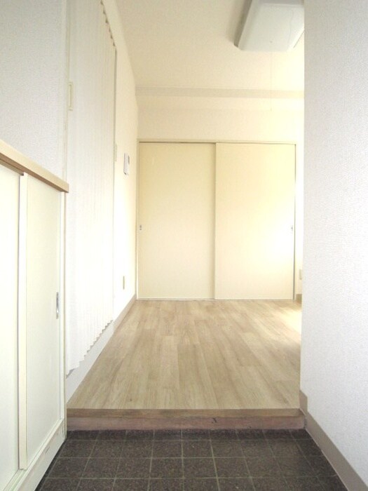 物件内観写真7　(玄関)
