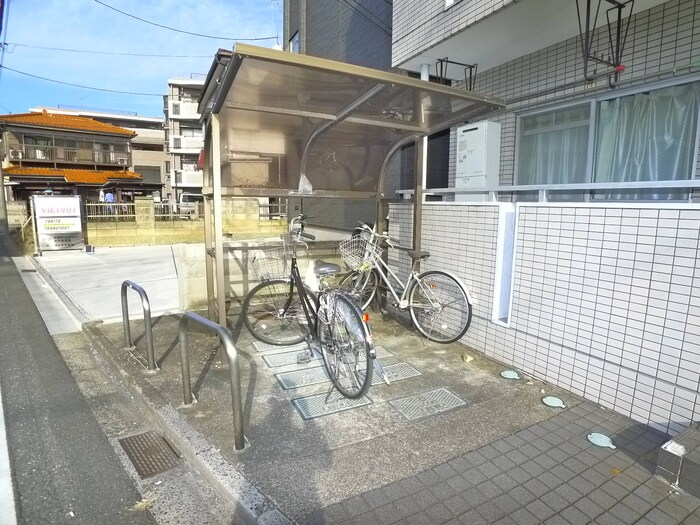 物件外観写真4　(駐輪場)