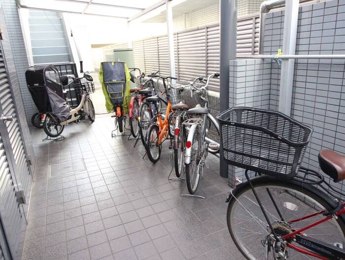 物件外観写真4　(駐輪場)