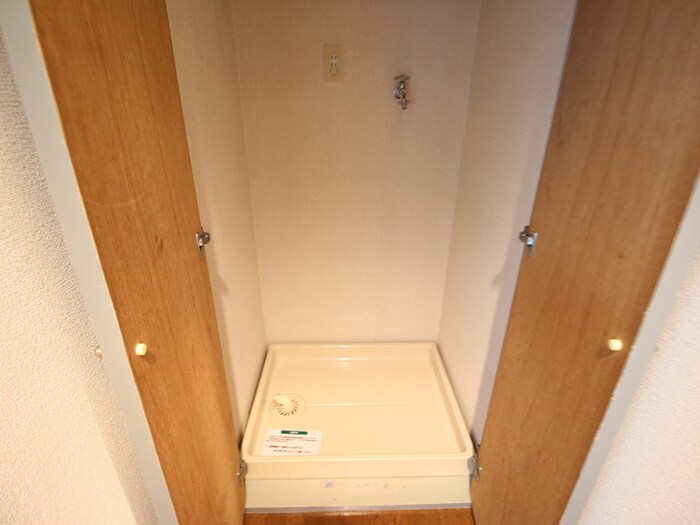 物件内観写真16　(洗濯機置場)