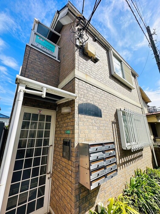 物件外観写真1　(エントランス部分)