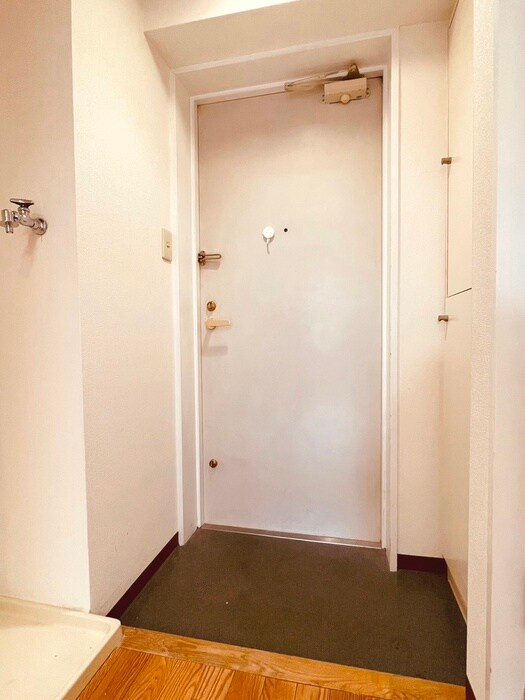 物件内観写真12　(玄関)