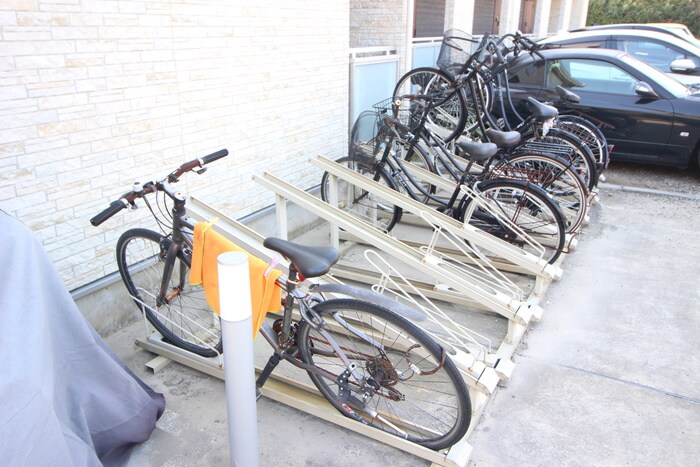 物件外観写真2　(駐輪場)