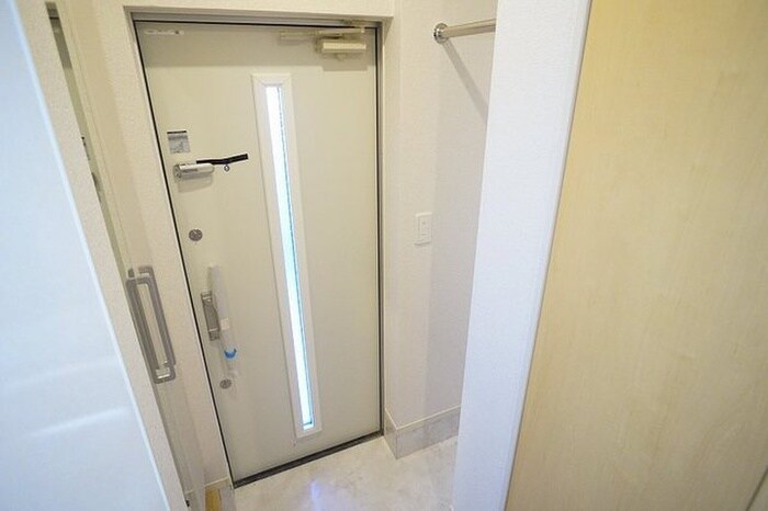 物件内観写真10　(玄関)