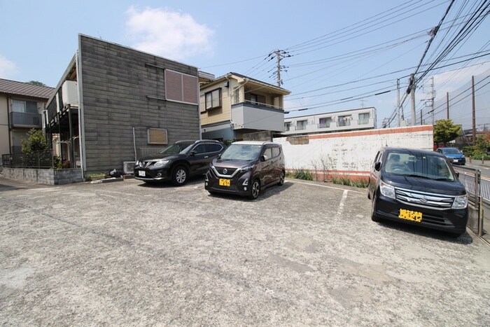 物件外観写真4　(駐車場)