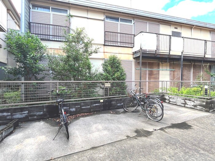 物件外観写真5　(駐輪場)