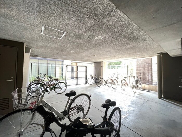 物件外観写真6　(駐輪場)