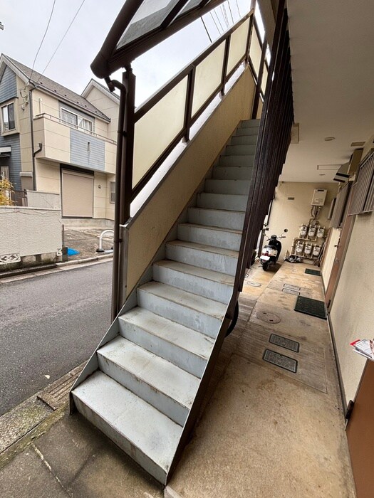 物件外観写真6　(エントランス部分)