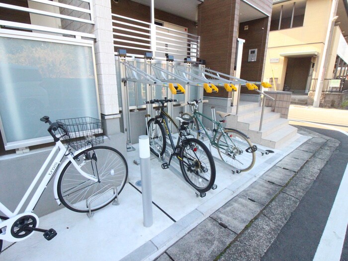 物件外観写真5　(駐輪場)