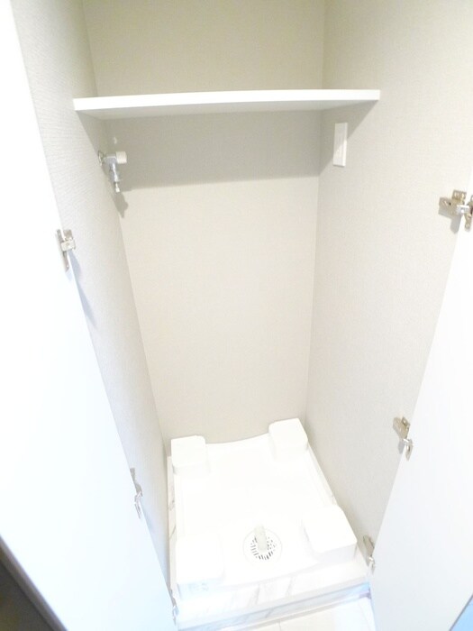 物件内観写真12　(洗濯機置場)