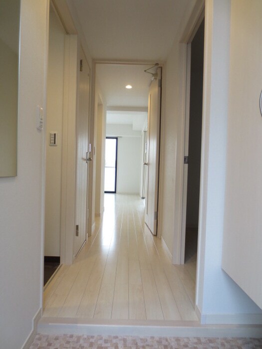 物件内観写真7　(玄関)