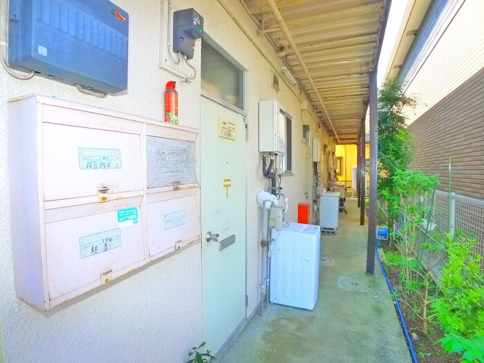 物件外観写真2　(エントランス部分)