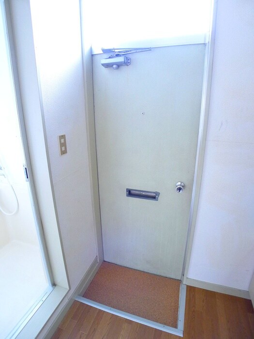 物件内観写真16　(玄関)