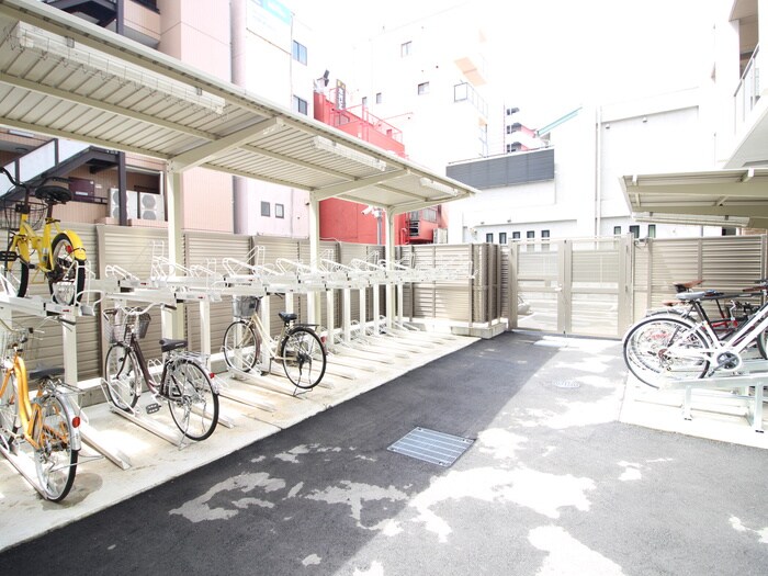 物件外観写真5　(駐輪場)