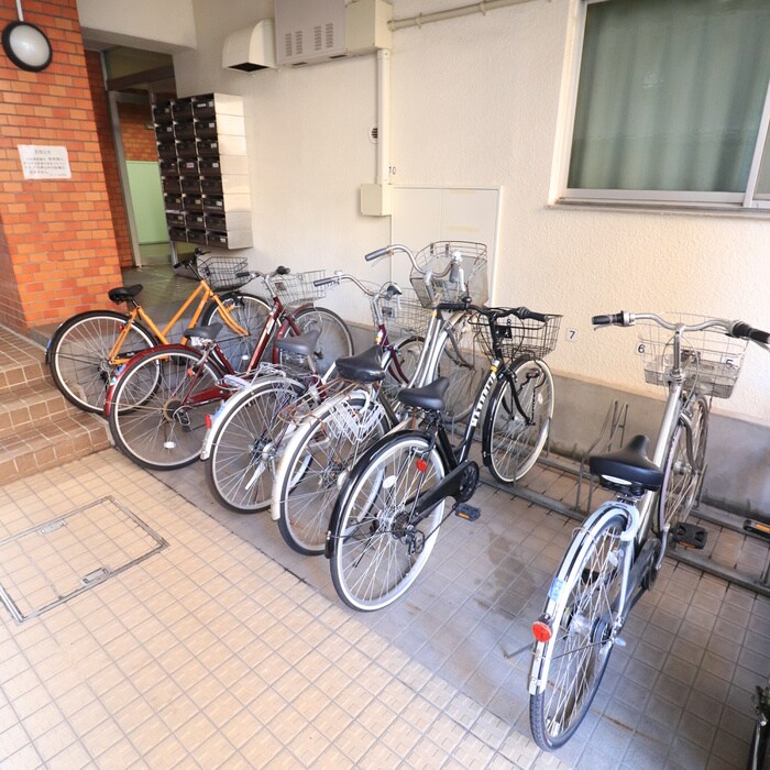 物件外観写真3　(駐輪場)