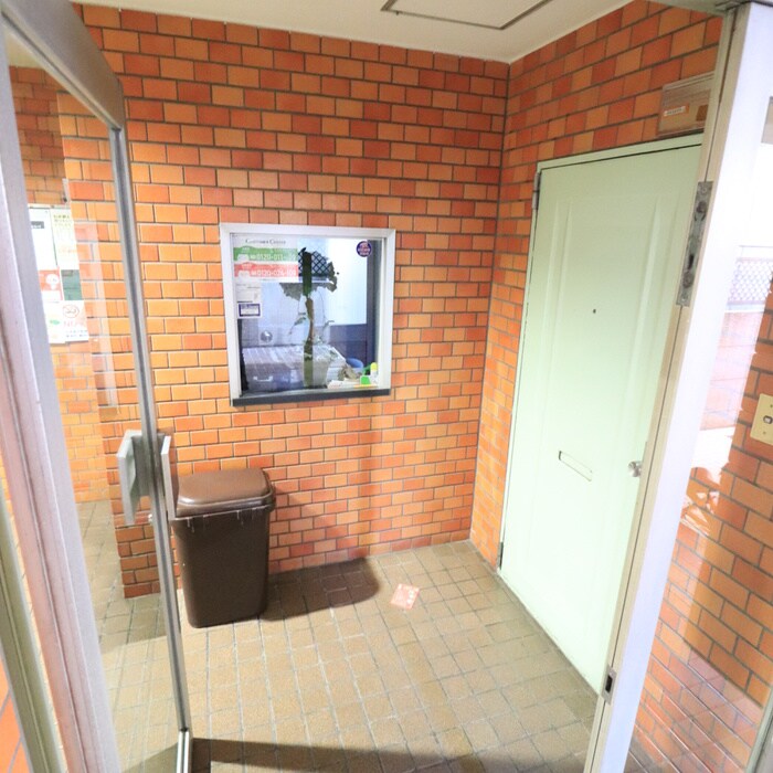 物件外観写真5　(エントランス部分)