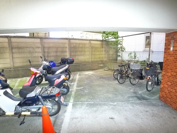 バイク置き場