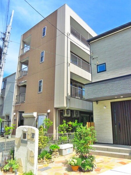 Empereur Fer（ｱﾝﾌﾟﾙｰﾙﾌｪｰﾙ）外観写真