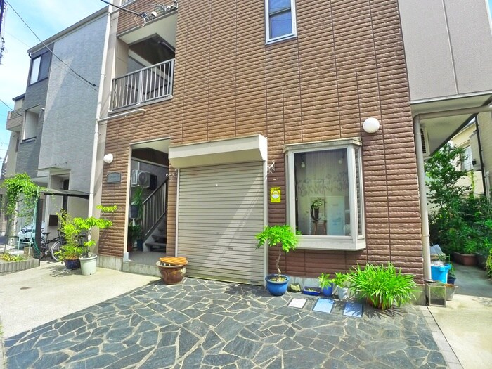 物件外観写真4　(エントランス部分)