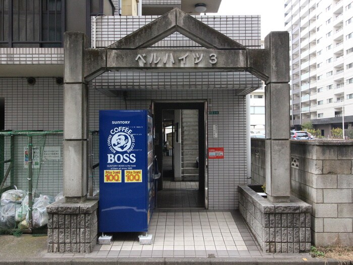 物件外観写真2　(エントランス部分)