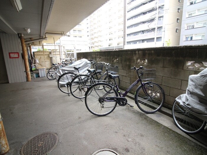 物件外観写真4　(駐輪場)