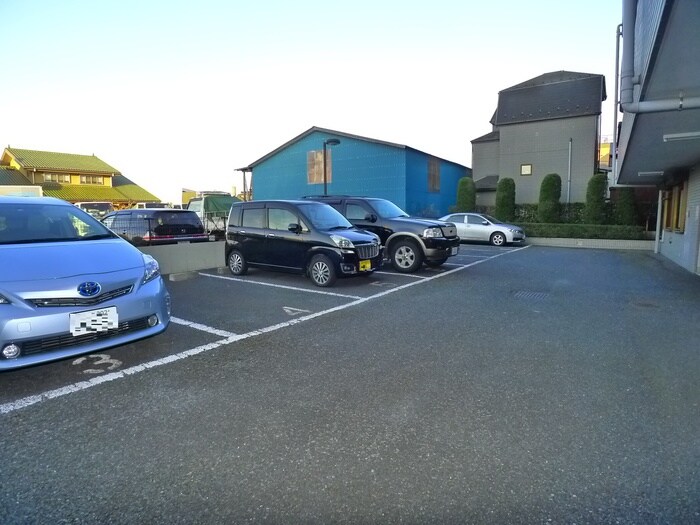 物件外観写真5　(駐車場)