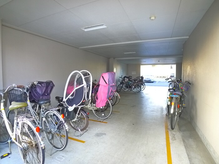 物件外観写真6　(駐輪場)