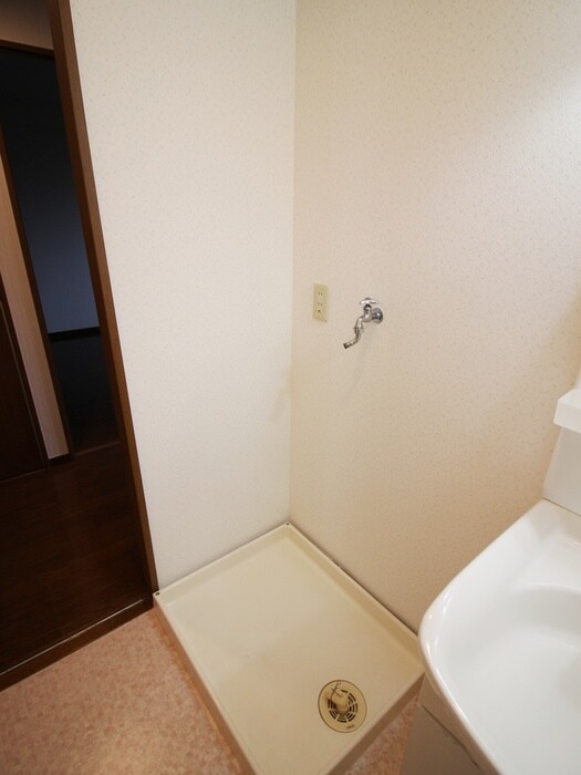 物件内観写真13　(洗濯機置場)