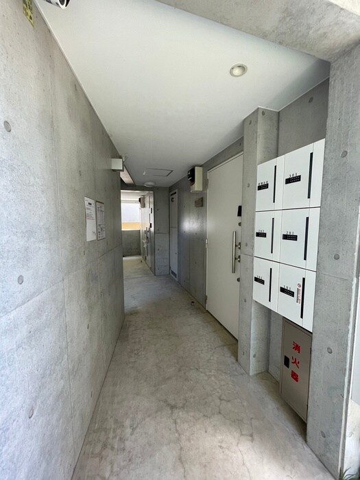 物件外観写真6　(エントランス部分)