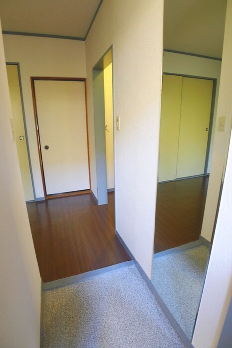物件内観写真4　(玄関)