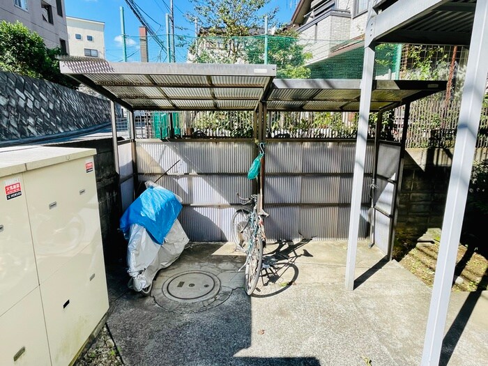 物件外観写真4　(駐車場)