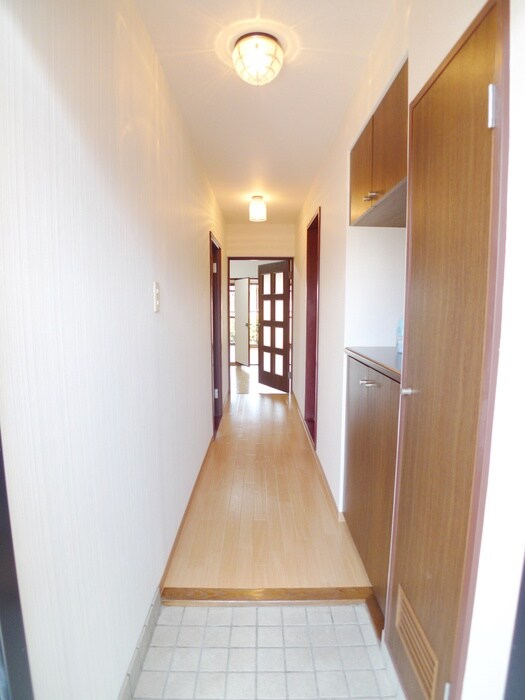 物件内観写真11　(玄関)