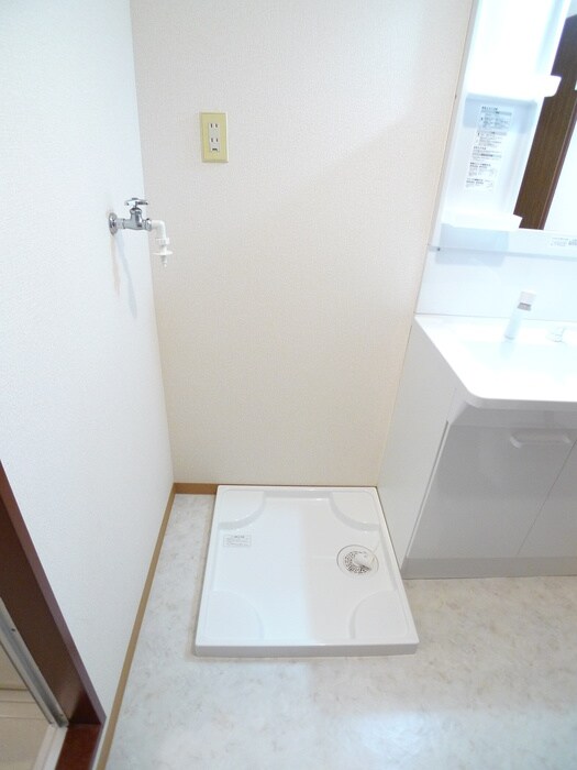 物件内観写真17　(洗濯機置場)