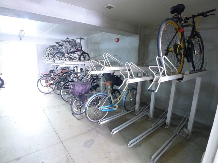 物件外観写真5　(駐輪場)