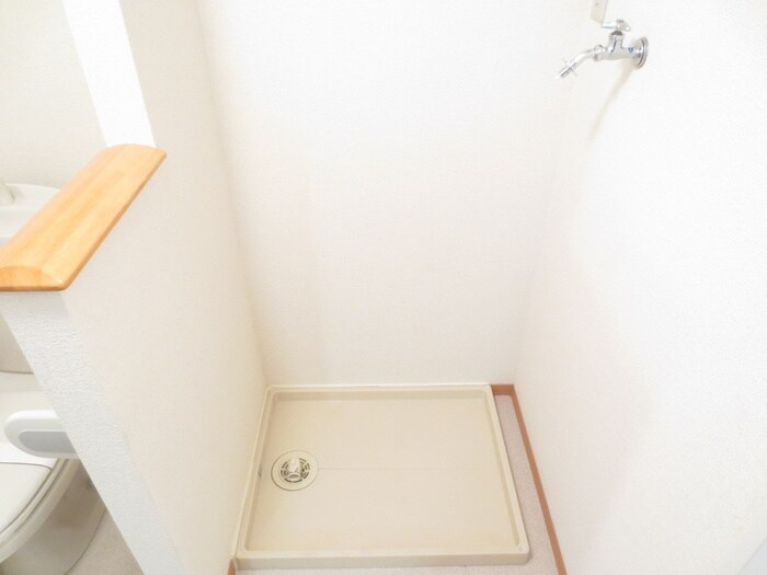 物件内観写真10　(洗濯機置場)