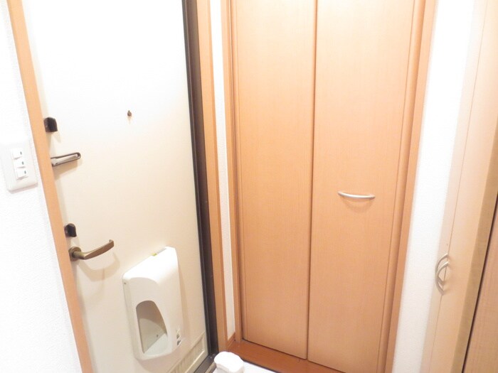 物件内観写真13　(玄関)